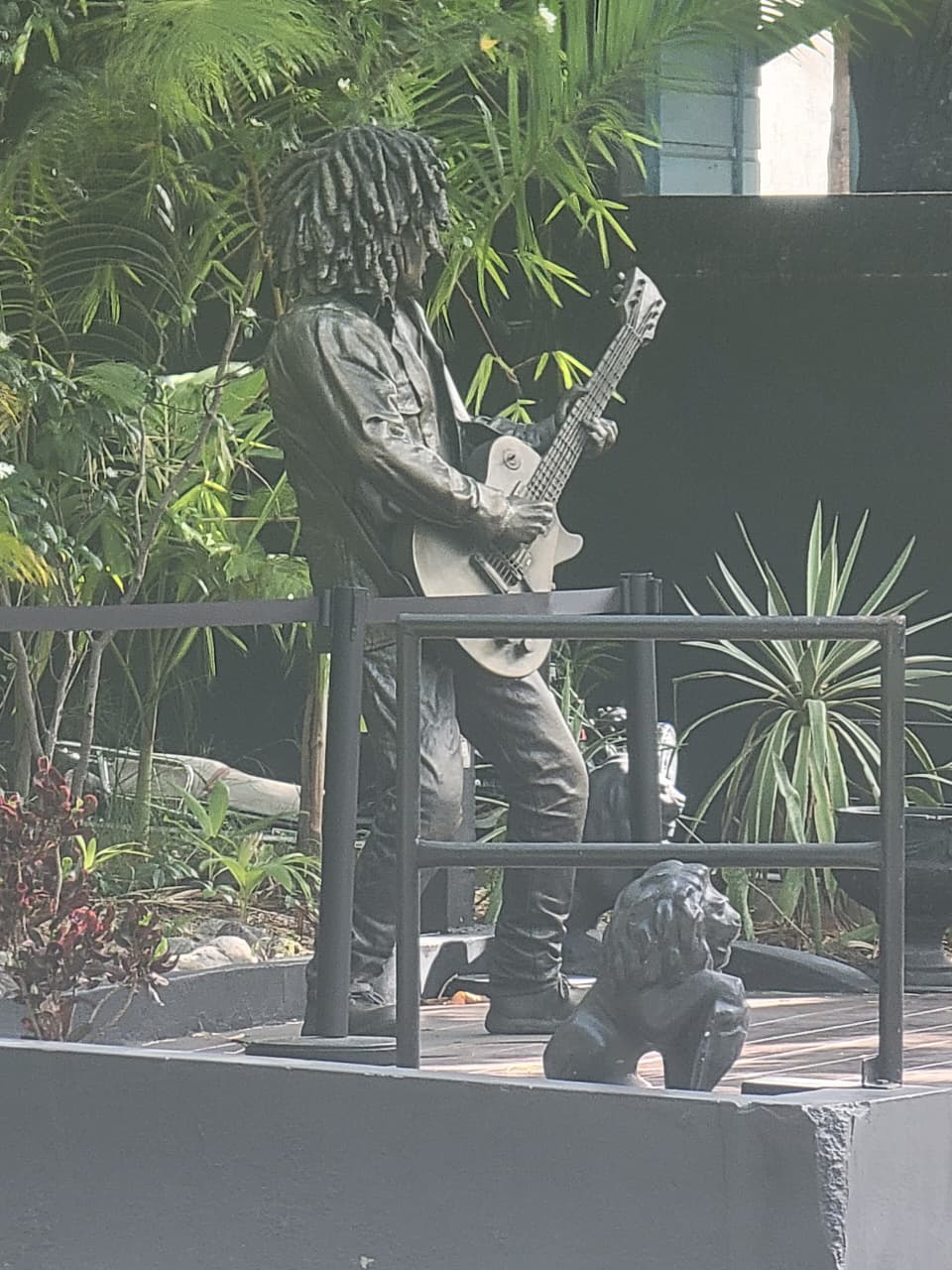 Bob Marley guitar statue